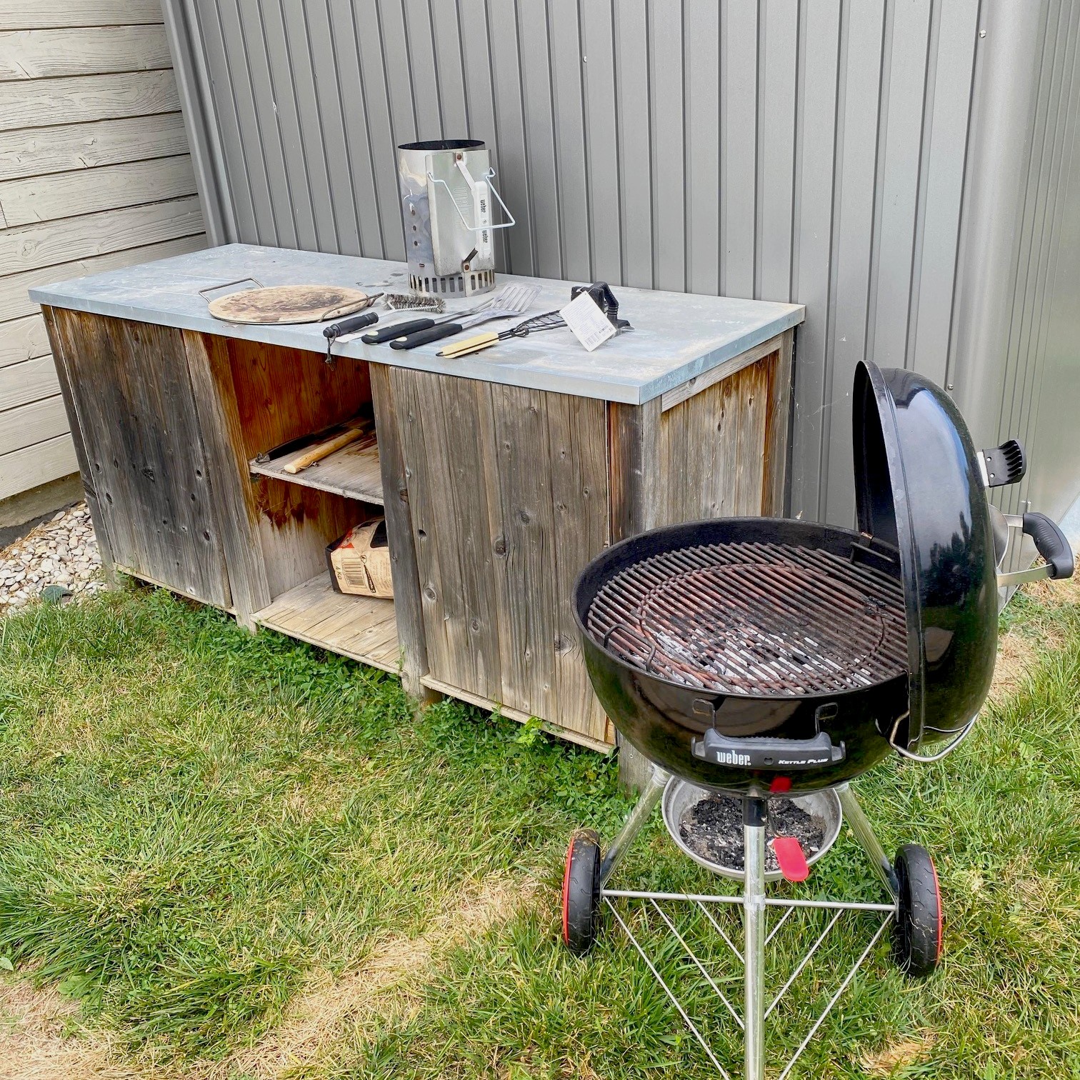 Full barbeque set available Full barbeque set available